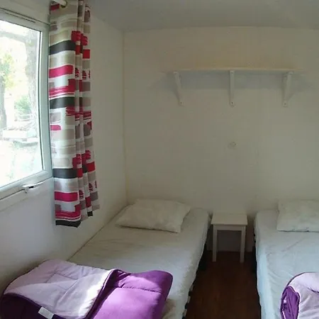 キャンプ場 Mobil-home Confortable Avec Terrasse - Api-1-52-451 Les Achards (Vendee)