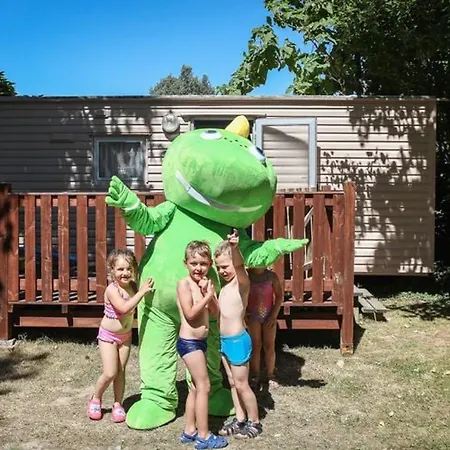 Mobil-home Confortable Avec Terrasse - Api-1-52-451 キャンプ場