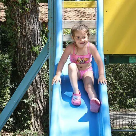 Mobil-home Confortable Avec Terrasse - Api-1-52-451 Les Achards (Vendee)