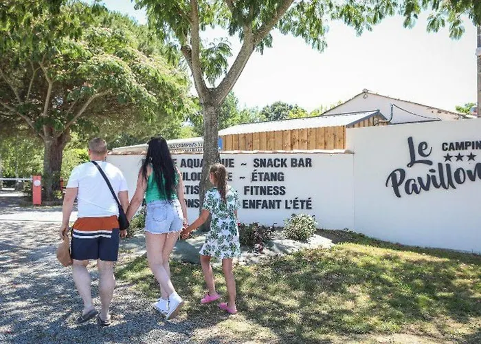 Mobil-home Confortable Avec Terrasse - Api-1-52-451 Les Achards (Vendee)