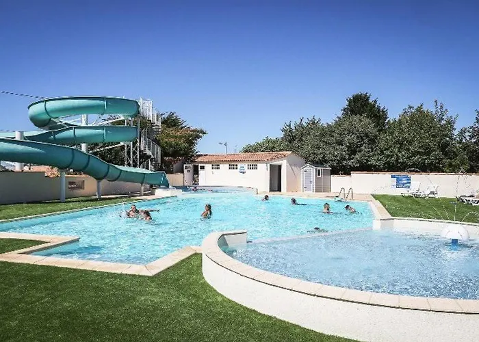 Mobil-home Confortable Avec Terrasse - Api-1-52-451 * Les Achards (Vendee)