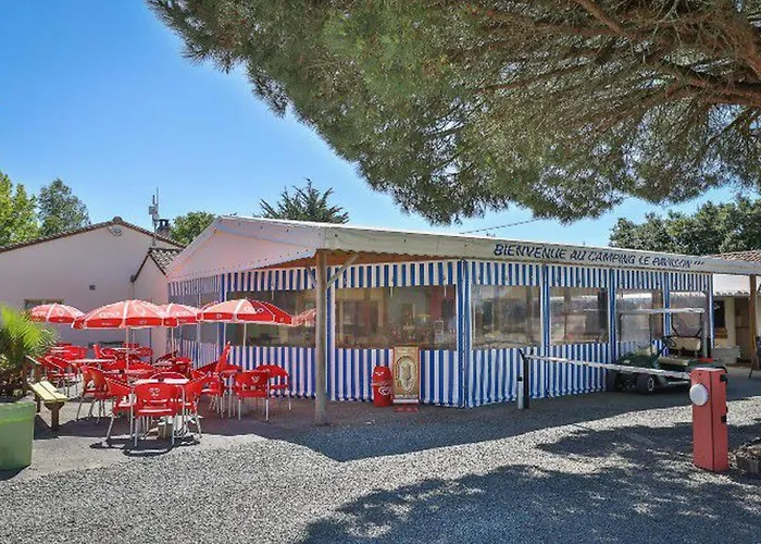 Mobil-home Confortable Avec Terrasse - Api-1-52-451 Kemping Les Achards (Vendee)